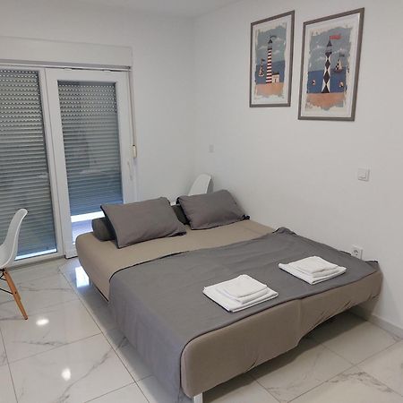 Apartmani Anastasia With Pool, ノヴァリャ エクステリア 写真