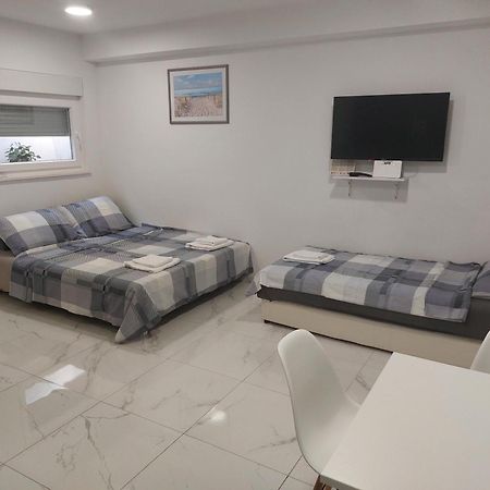 Apartmani Anastasia With Pool, ノヴァリャ エクステリア 写真
