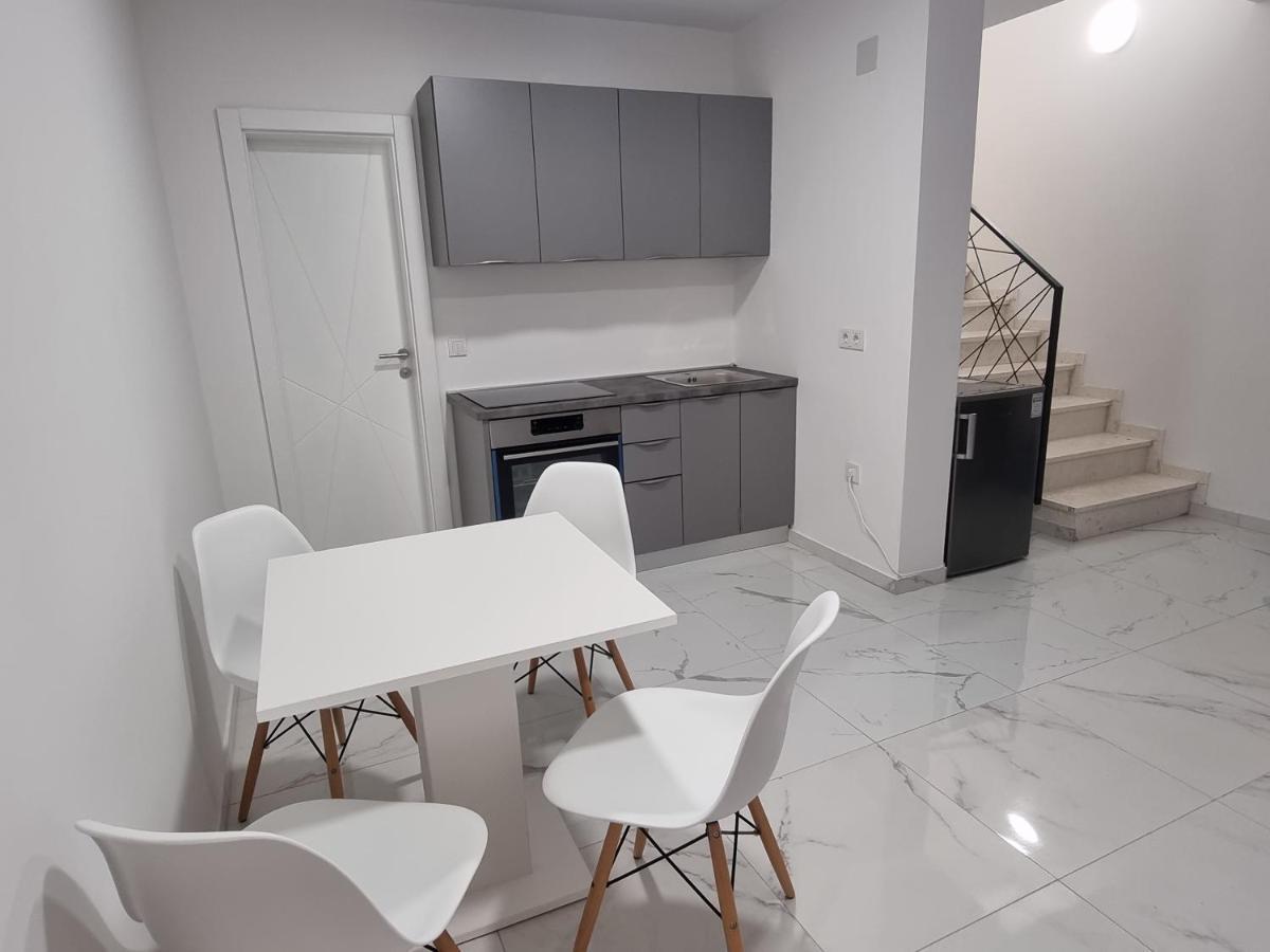 Apartmani Anastasia With Pool, ノヴァリャ エクステリア 写真