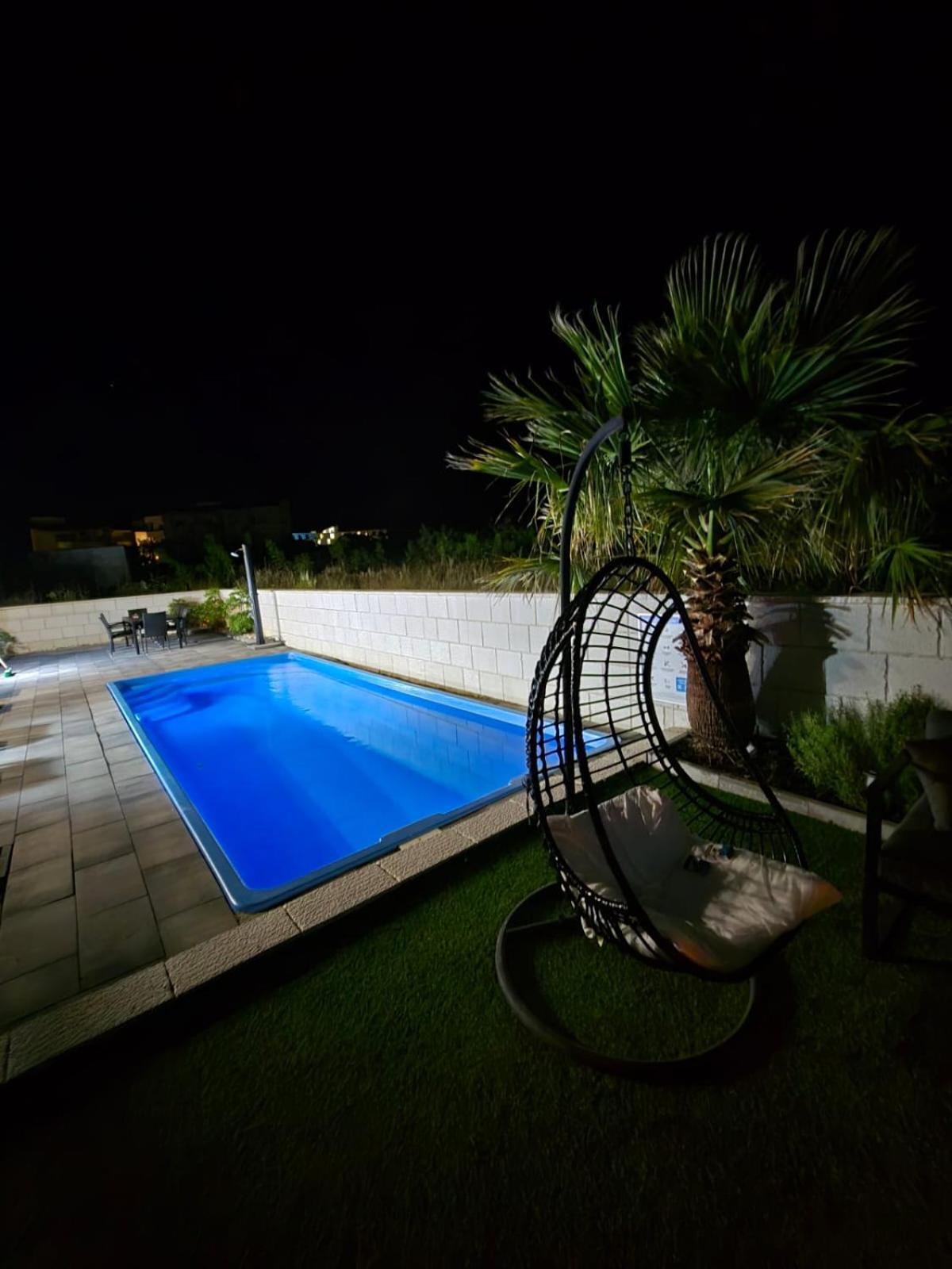 Apartmani Anastasia With Pool, ノヴァリャ エクステリア 写真