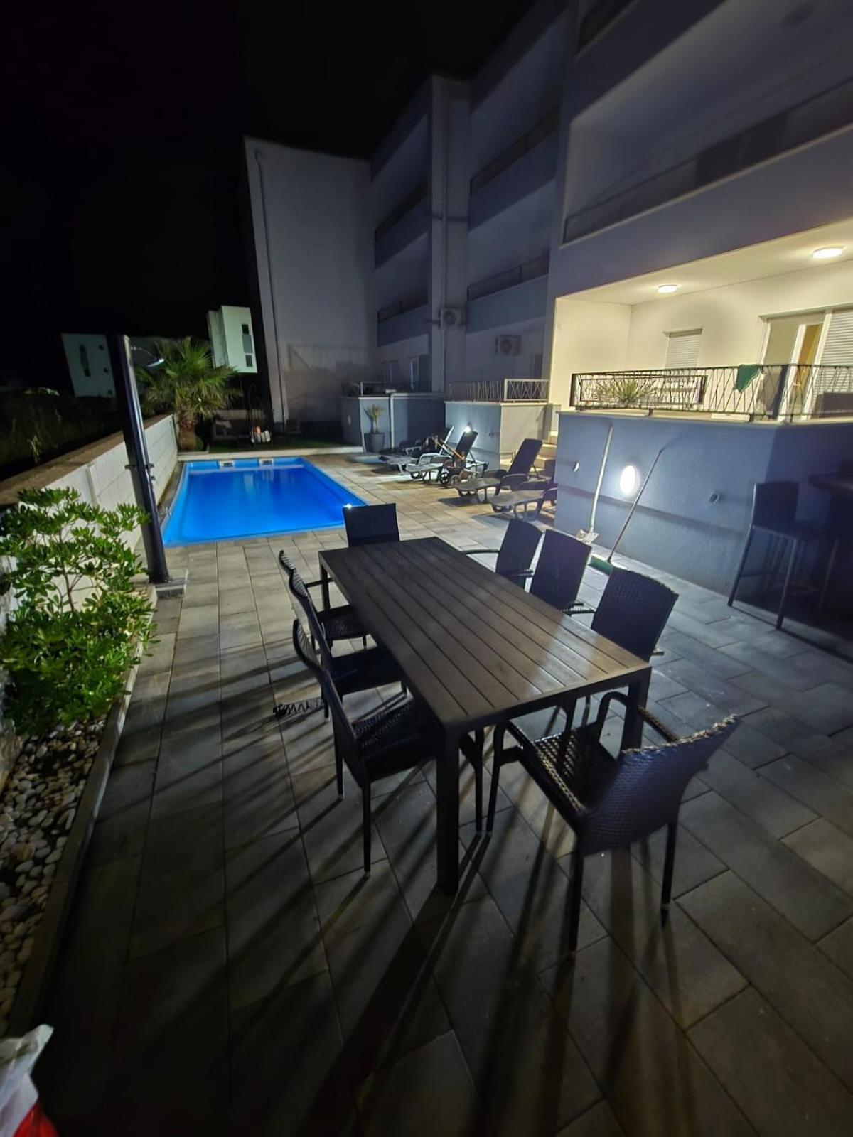 Apartmani Anastasia With Pool, ノヴァリャ エクステリア 写真