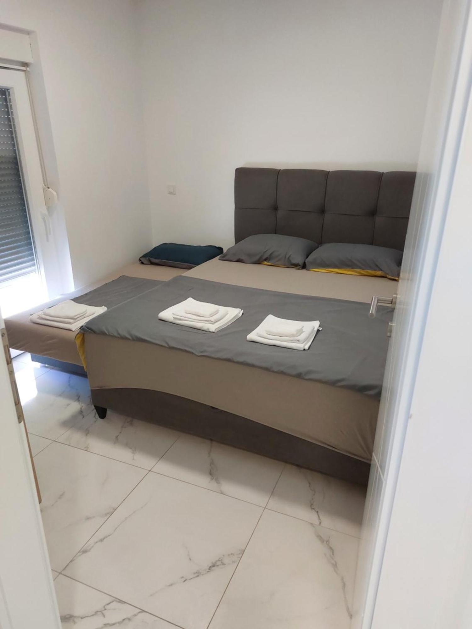Apartmani Anastasia With Pool, ノヴァリャ エクステリア 写真