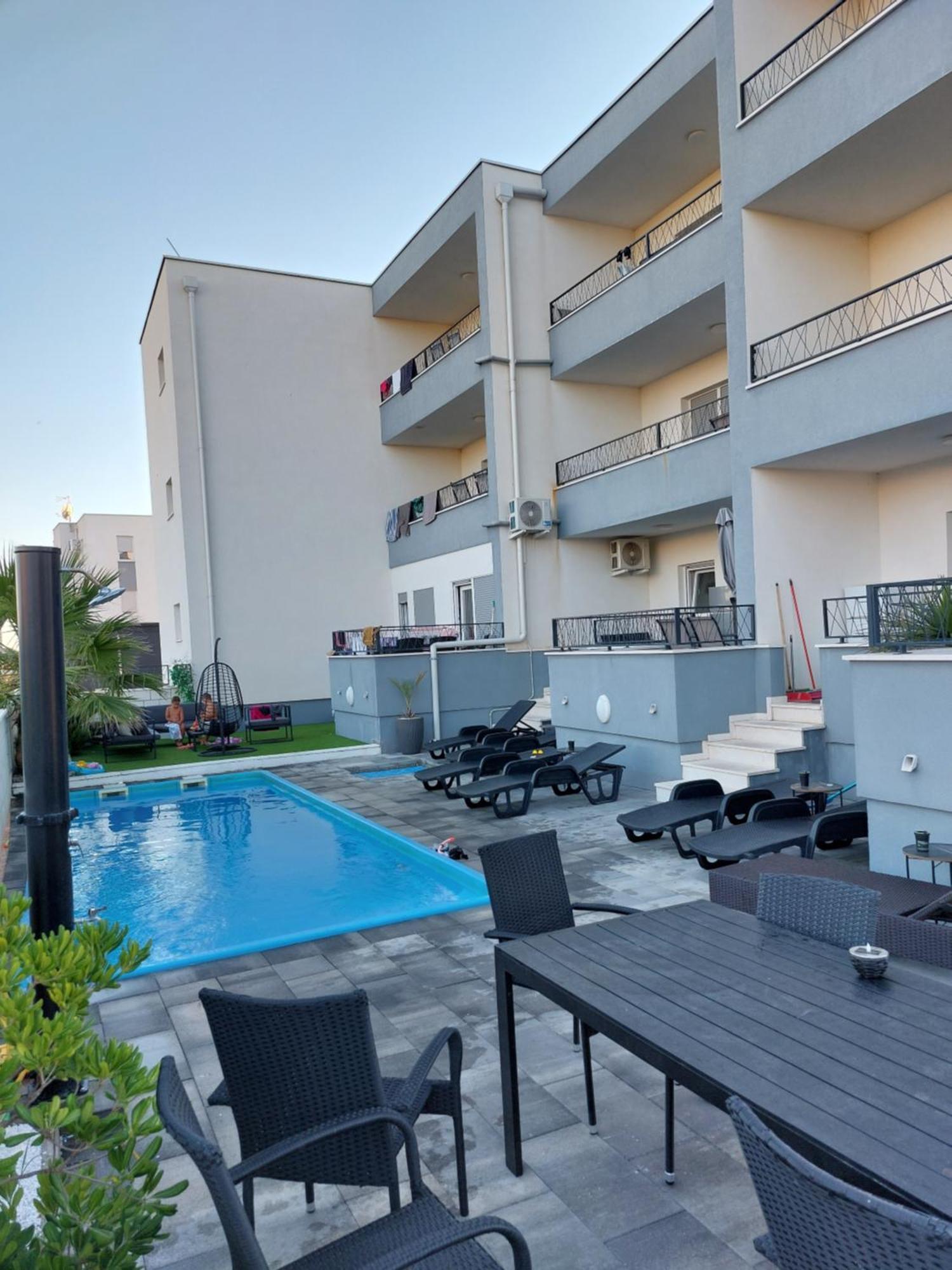 Apartmani Anastasia With Pool, ノヴァリャ エクステリア 写真