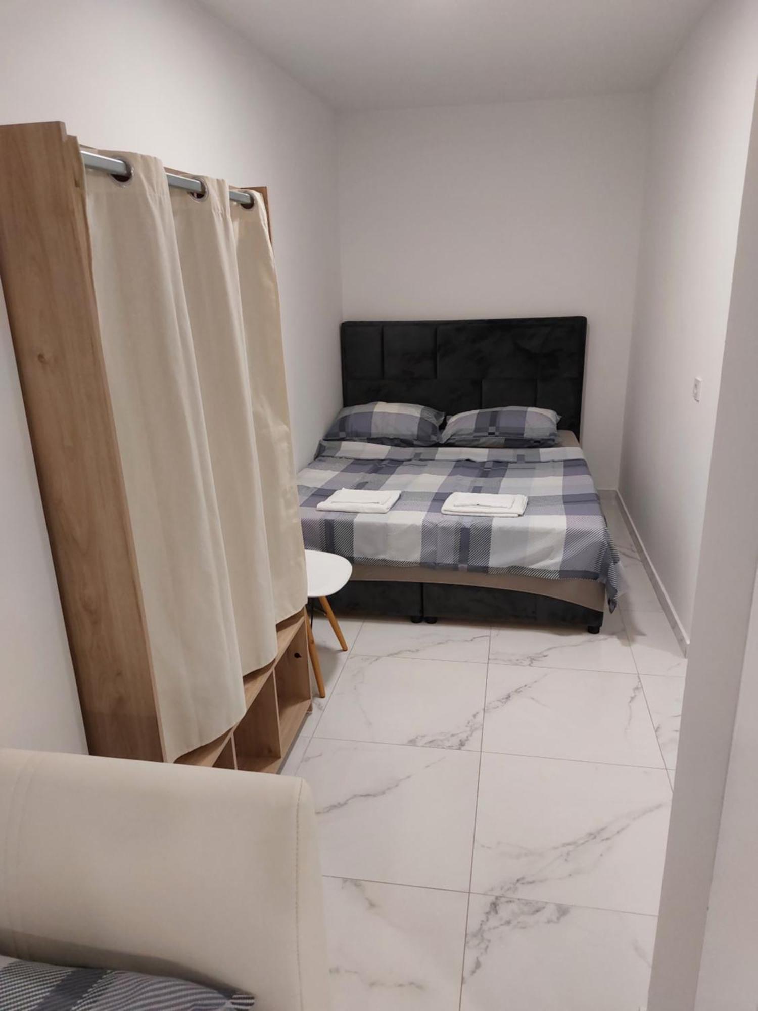 Apartmani Anastasia With Pool, ノヴァリャ エクステリア 写真